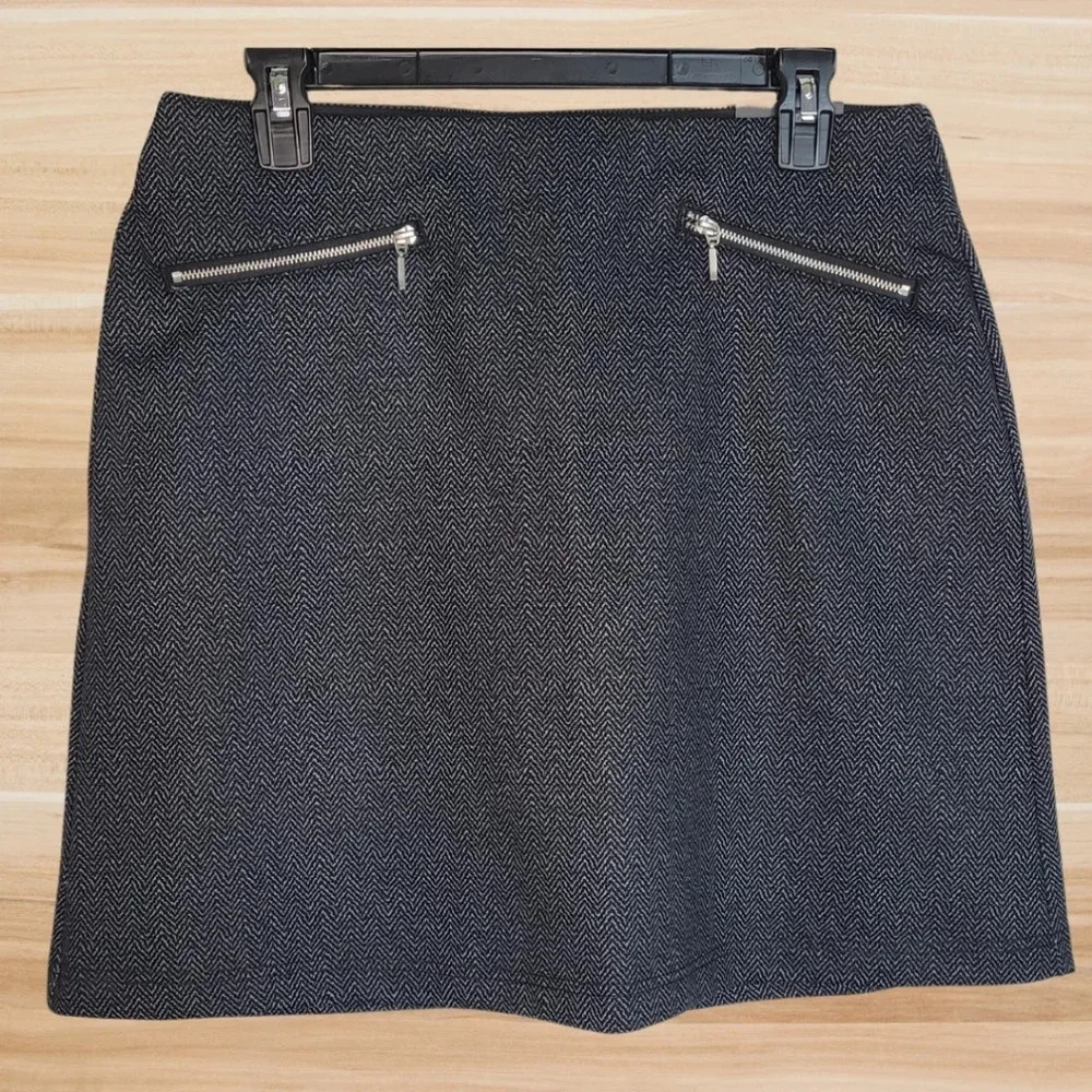 NWT Maurices Women's Herringbone Mini Skirt Medium Gray Black Elastic Waist